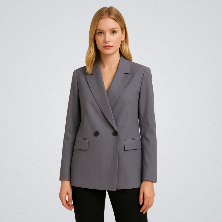 MULHER-ELEGANTE-USANDO-BLAZER-FEMININO-ALONGADO-VIENA-CINZA